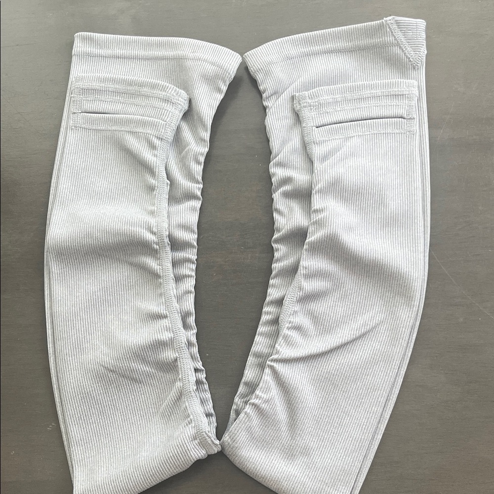 Alo Goddess Leg Warmer